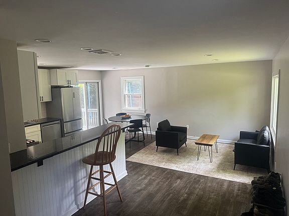 3rd image of 333 Union St