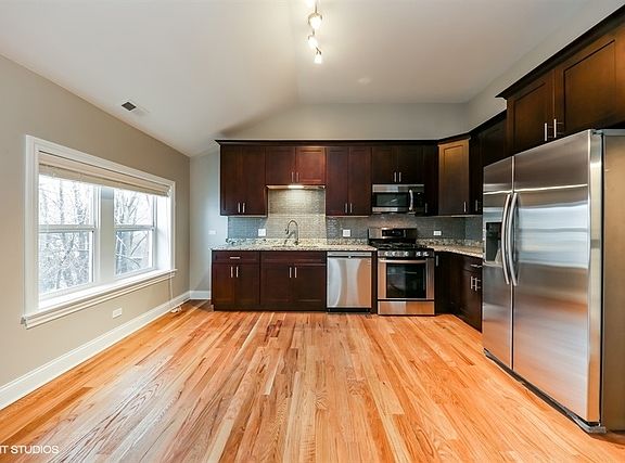 4th image of 328 E Liberty Dr APT 3