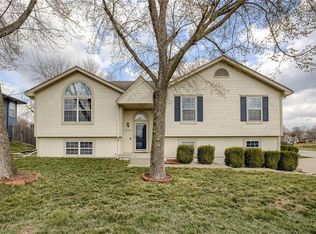 2136 SW British Dr, Lees Summit, MO 64081