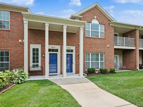 28344 Adler Park Dr, New Baltimore, MI 48051
