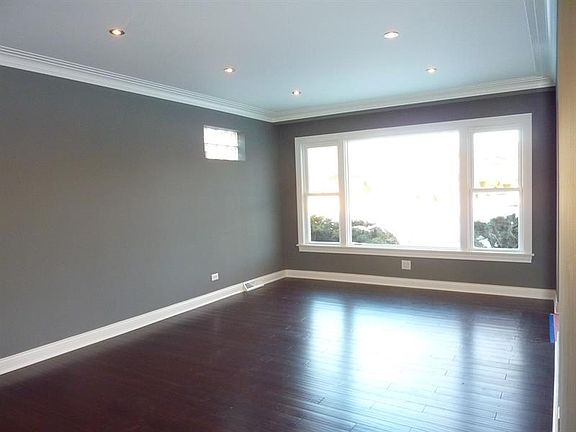 3rd image of 9108 S Crandon Ave