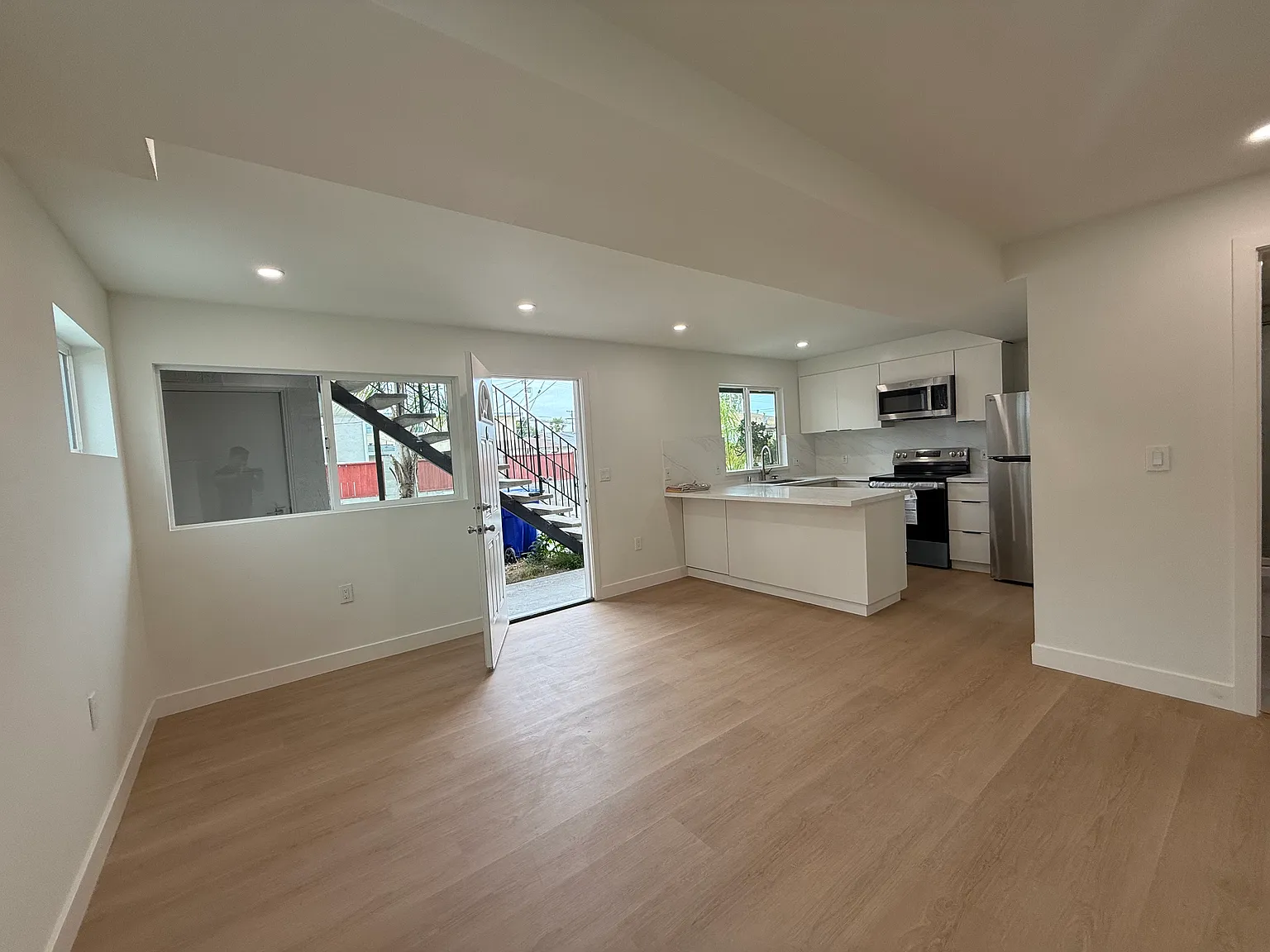 2 bed, 700 sqft, $2,750 — Photo 4