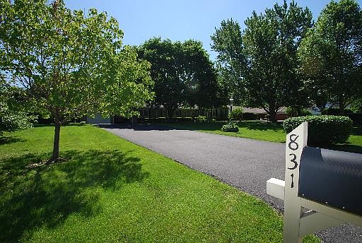 2nd image of 831 S Country Dr