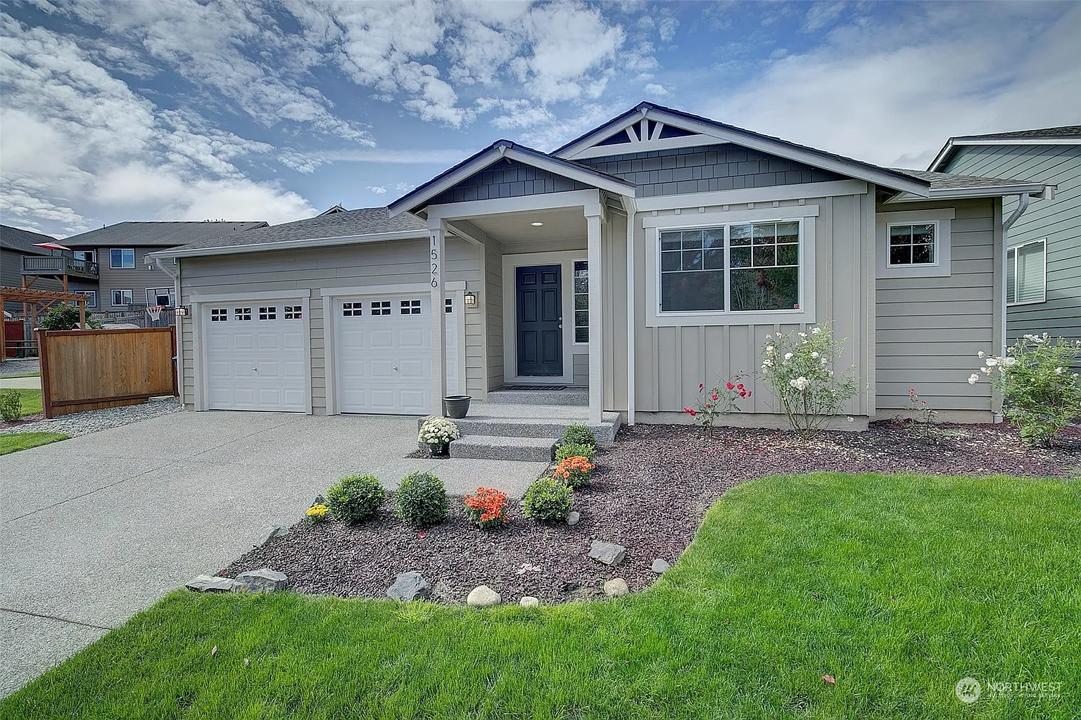 1526 E Gateway Heights Loop photo 1