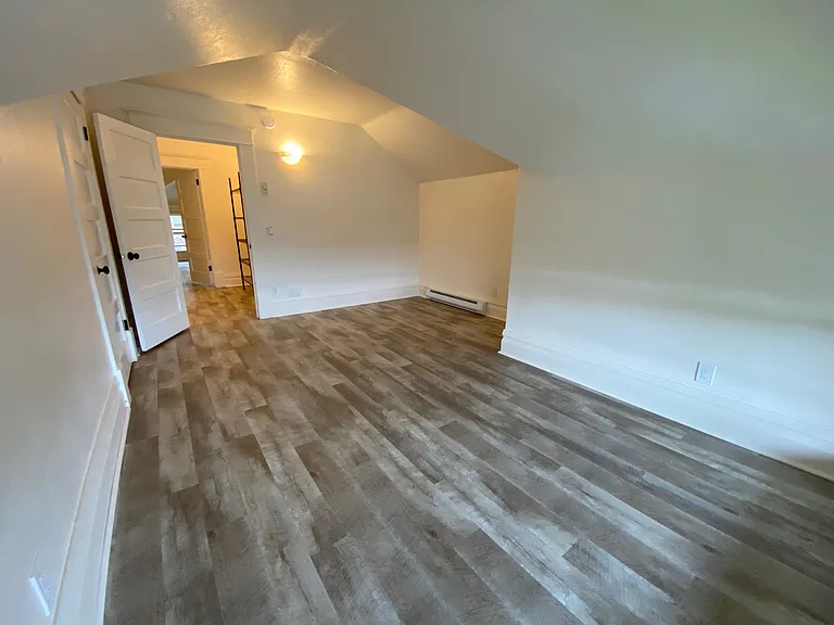 Top Floor Bedroom 6