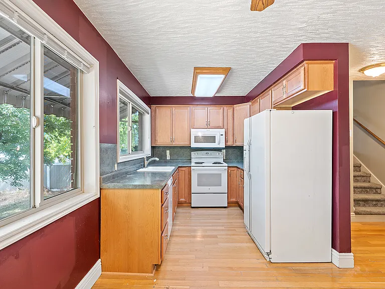 525 Monroe Blvd — Photo 5