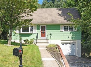 215 Hiawatha Blvd, Oakland, NJ 07436