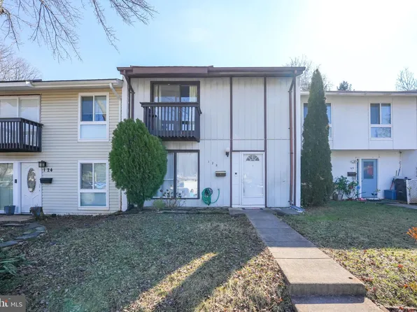 125 Woodgate Ct, Sterling, VA 20164