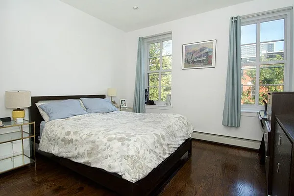 Sold by Brooklyn Bridge | media 6