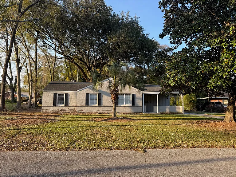 4618 Sunset Dr S — Photo 1