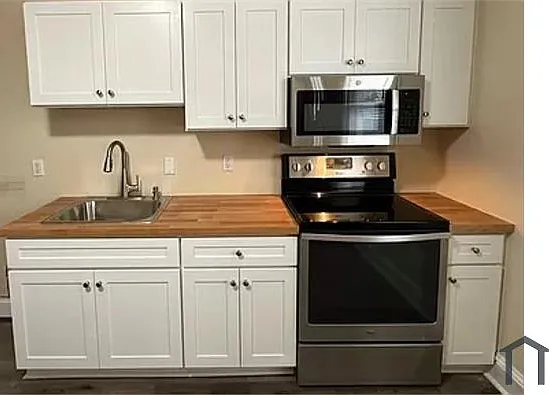 4 bed, $1,800 — Photo 2