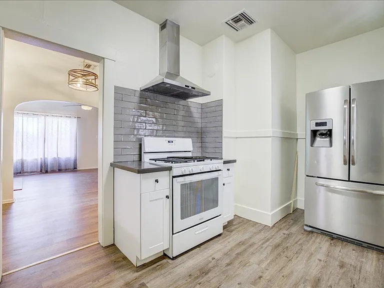 1333 E Broadway Blvd — Photo 14