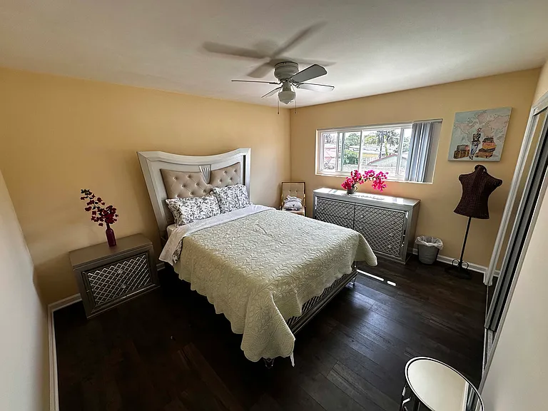 444 E 92nd St #4 — Photo 12
