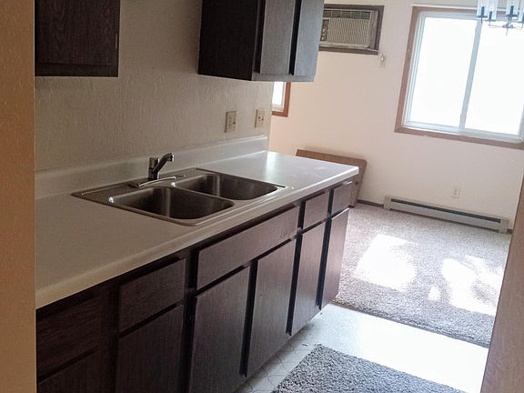 Plenty of cupboard space and sunlight!