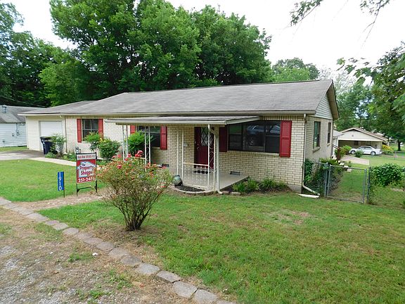 2nd image of 1910 E Boswell St