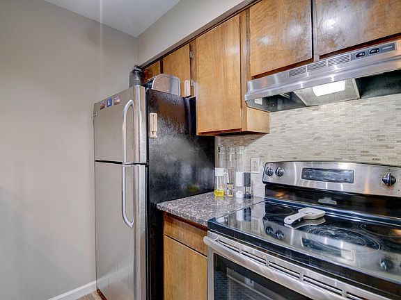 5th image of 1601 Pennsylvania St NE Unit J3