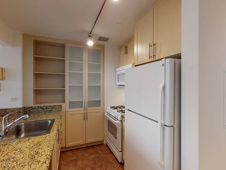 10 Hanover Square — Photo 98