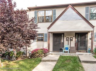 27 English Club Dr, Englishtown, NJ 07726