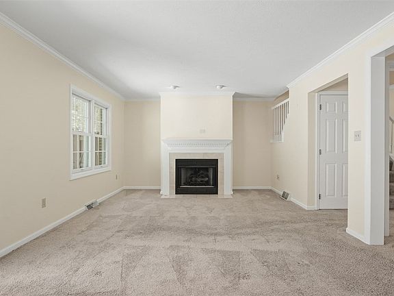 4th image of 2147 Huntington Ct S