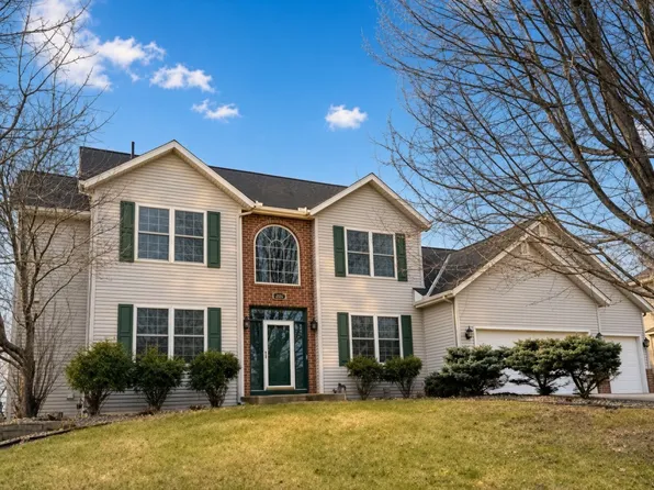 2888 Eagle Valley Dr, Woodbury, MN 55129