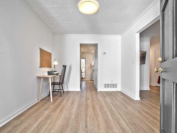 2nd image of 4404 Idlewood Ln