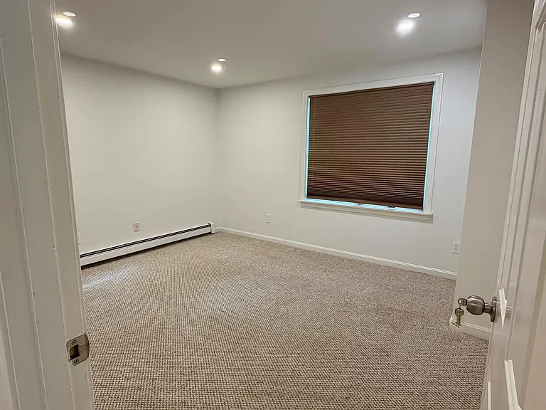12 Anthony Dr — Photo 5