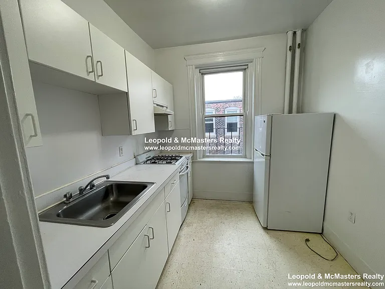 120 Warren St #18 — Photo 4