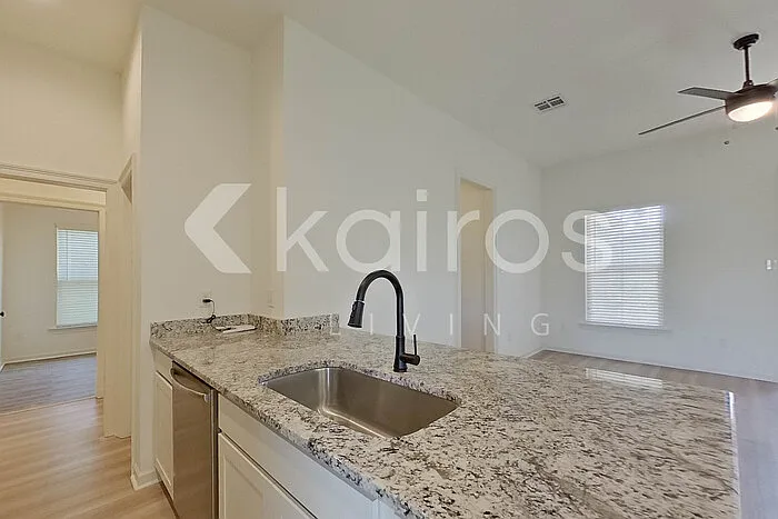 215 Peppercorn Way — Photo 8