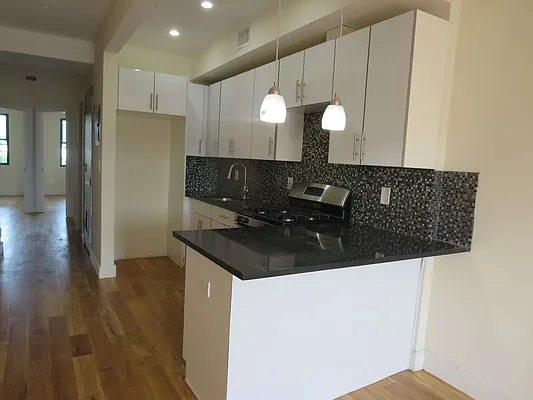 Rented by Eliaman Group, LLC | media 33