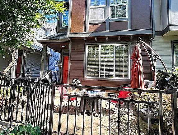 2nd image of 1032 SE Alika Ave