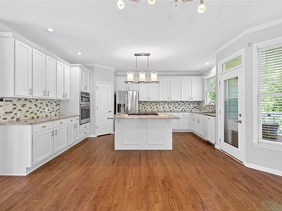 5th image of 1524 Lake Heights Cir