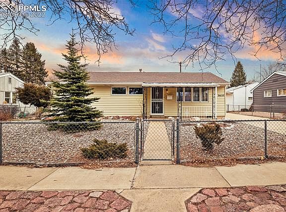 3rd image of 2627 Meadowlark Ln