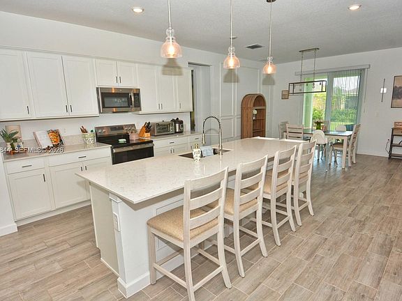 3rd image of 12262 SW Roma Cir