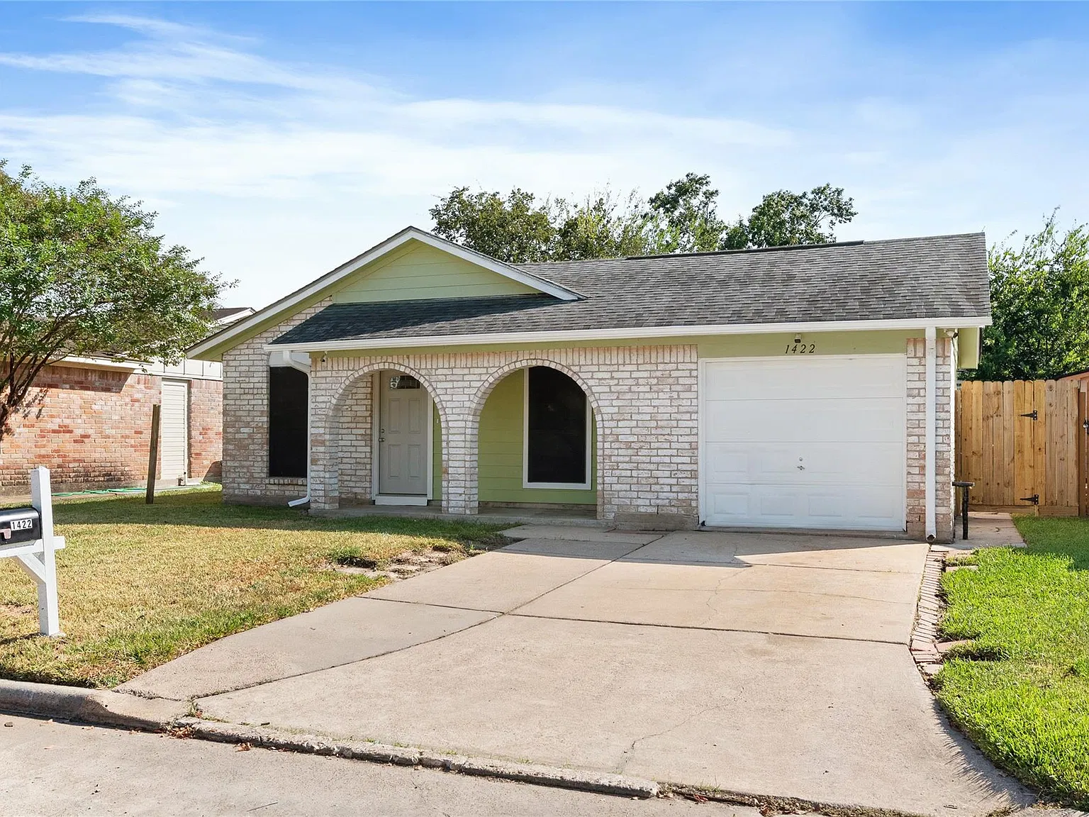 3 bed, 1.5 bath, 1057 sqft, $1,850 — Photo 1