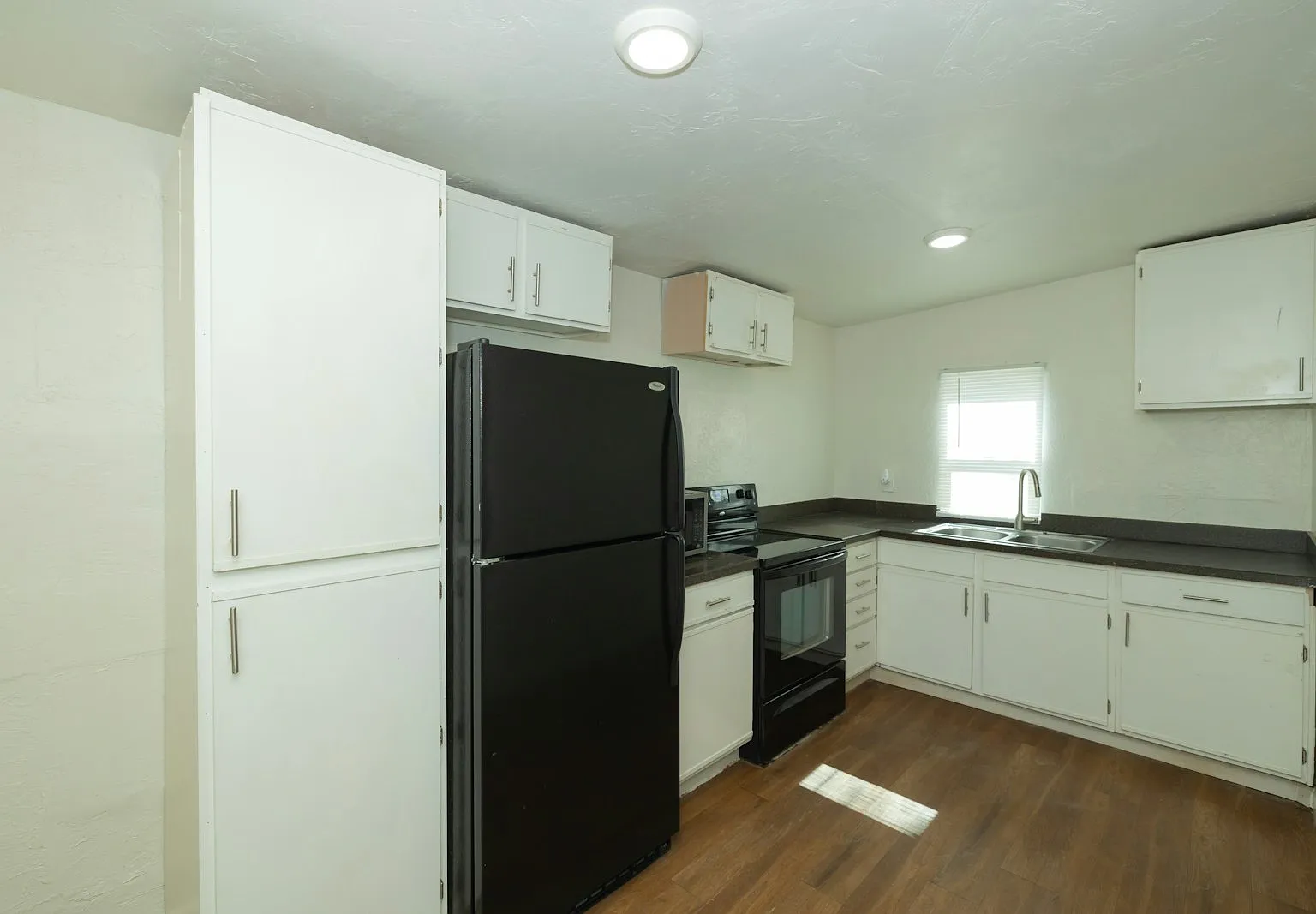 1181 W 8th Pl, Unit 2 — Photo 2