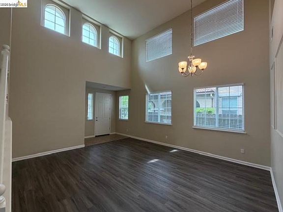 5th image of 111 Tennyson Ct