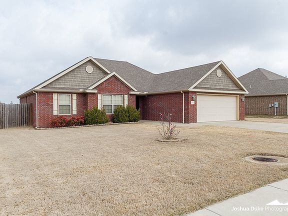 2nd image of 3000 SW Warberry Ave