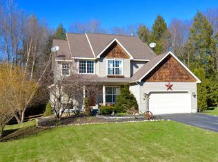 5 Shawnee Ct, Gansevoort, NY 12831