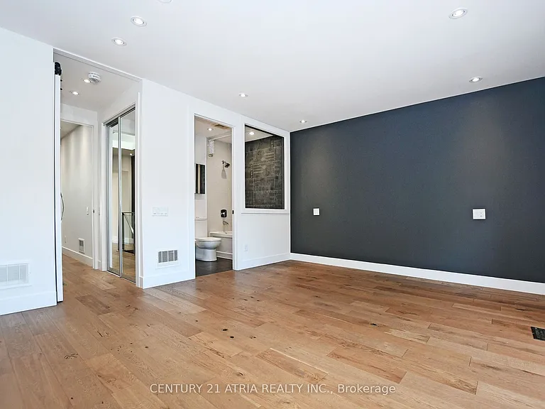 10 Palmerston Ave — Photo 21