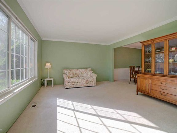4th image of 5089 Thorncroft Ave