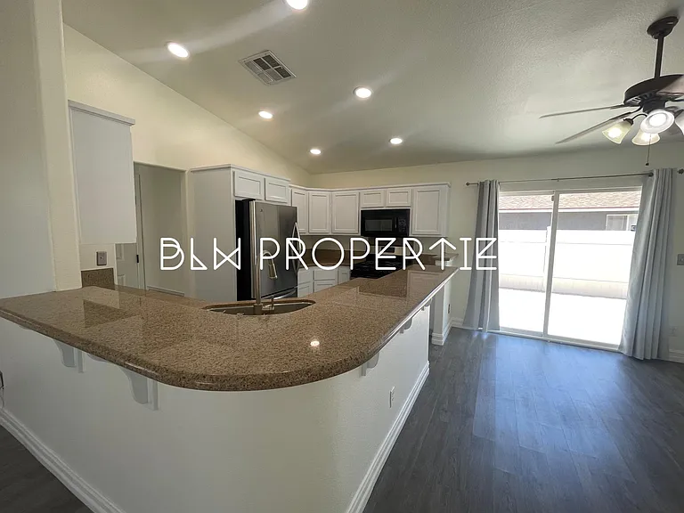 6150 Mariposa Ave — Photo 8