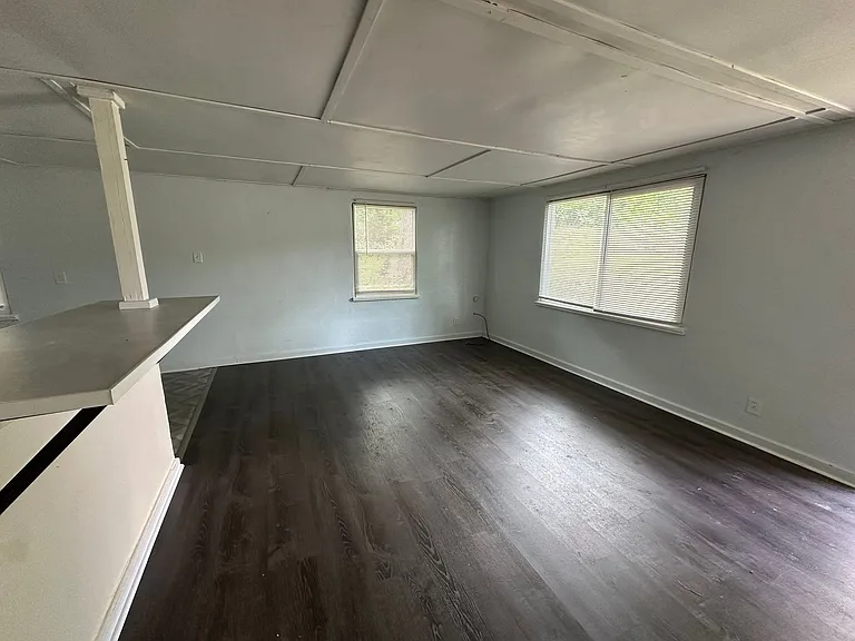 1334 Barry St — Photo 3