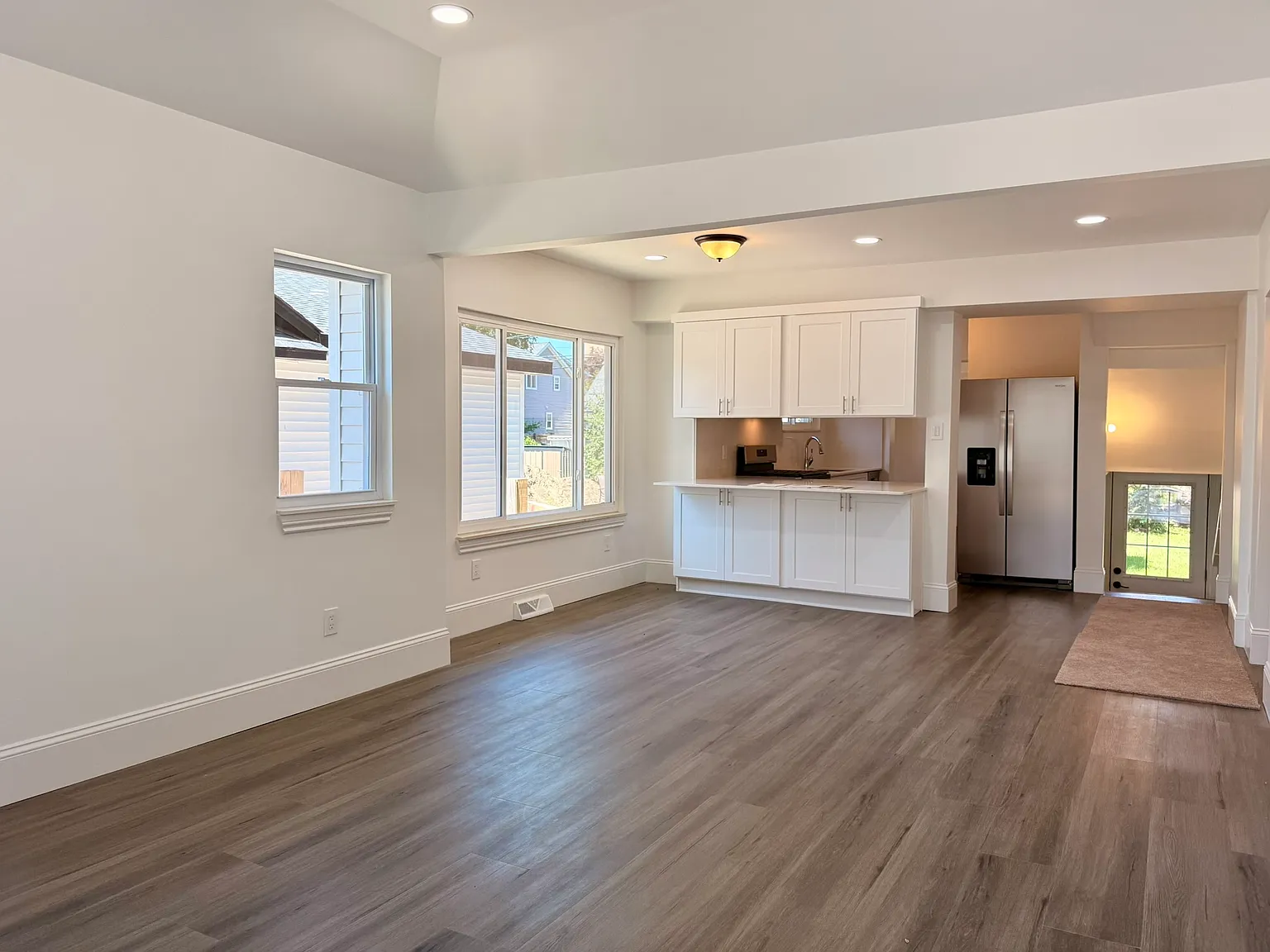 3 bed, 1216 sqft, $2,200 — Photo 4