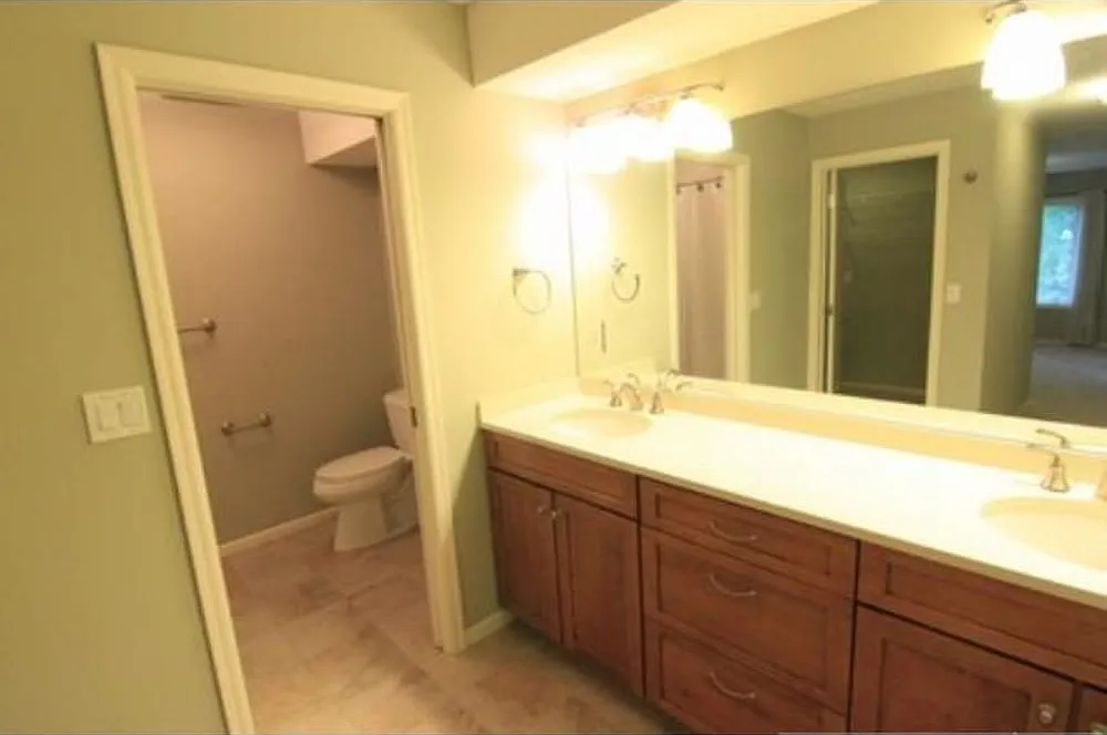 2 Bedroom Condo / Townhouse — Photo 3