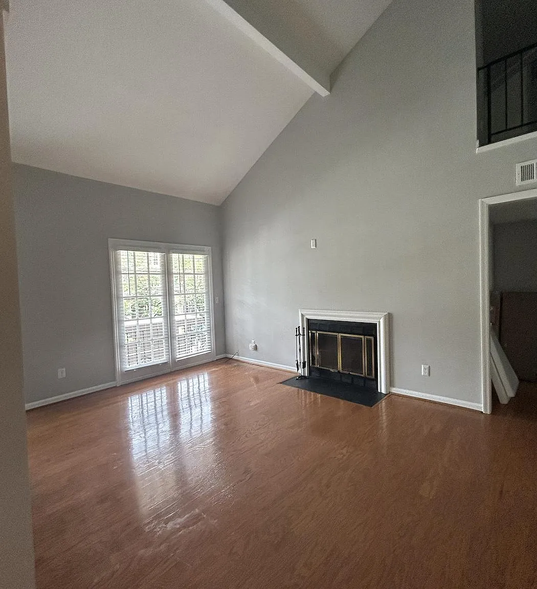 2 bed, 1382 sqft, $2,100 — Photo 2