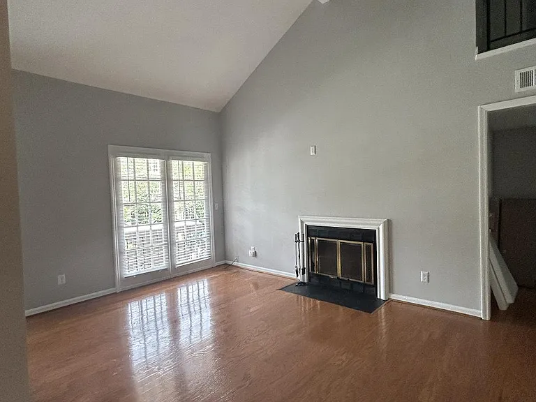 3229 W End Cir #3229 — Photo 2
