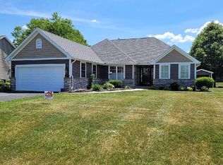 423 Maple Ln, Williams Bay, WI 53191