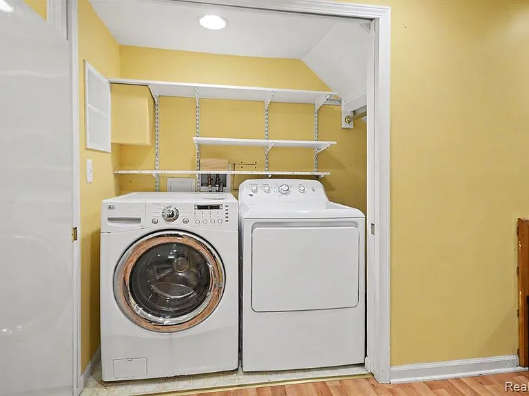 425 Thornridge Ct — Photo 27