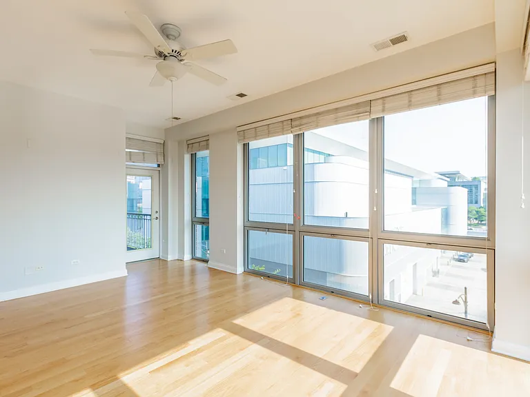 2035 S Indiana Ave #401 — Photo 7