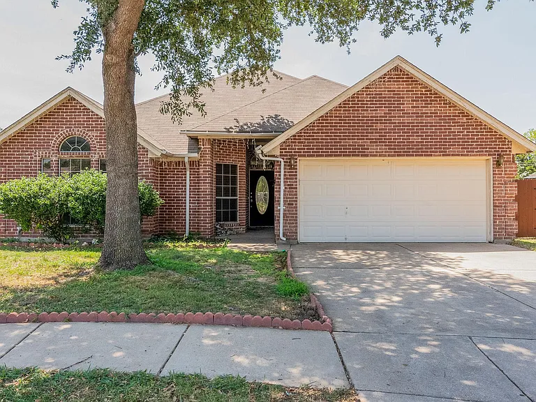 7704 Chandler Ct — Photo 1